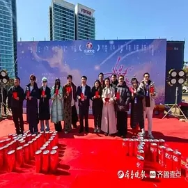 当星光坠入花海 (2025)